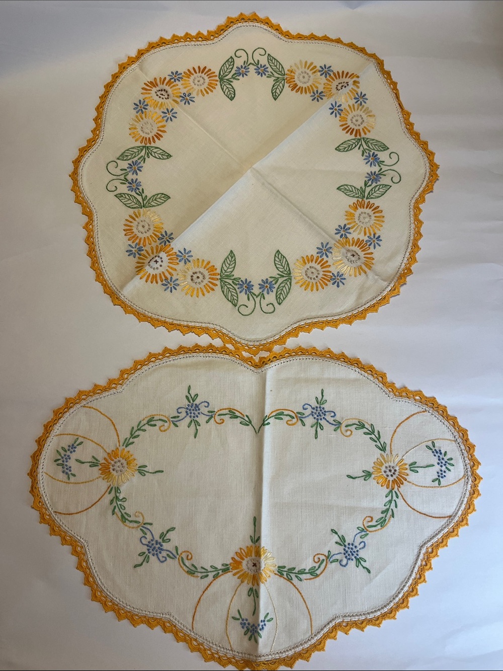 VTG Set-Embroidered Sunflowers & Blue Daisies with Scalloped Edge Vanity Scarves
